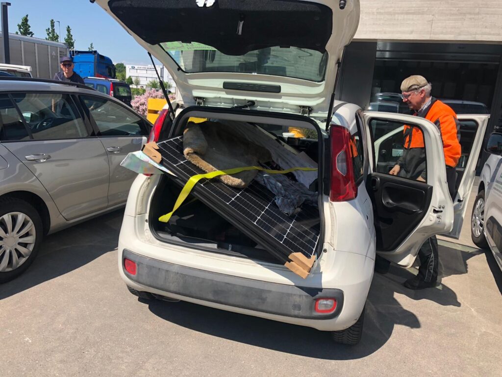 Das Verladen der PV-Module war manchmal eine Herausforderung